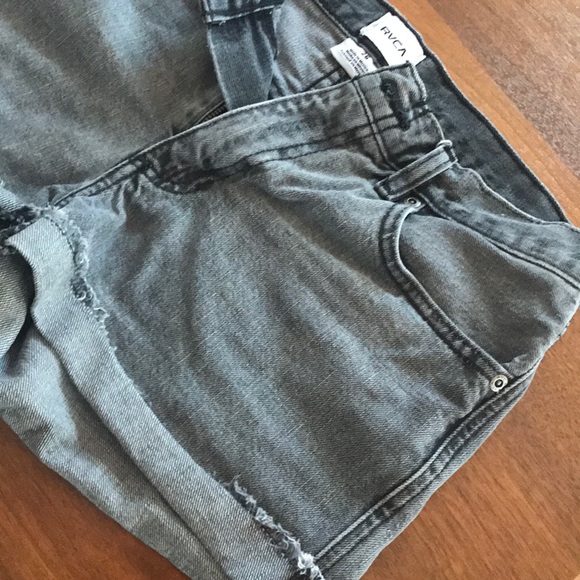 Shorts - Picture 3 of 4